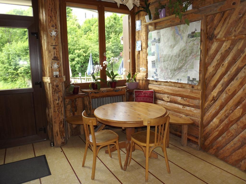 Bar Hotel Restaurant Le Margeriaz Les Deserts  Exterior photo