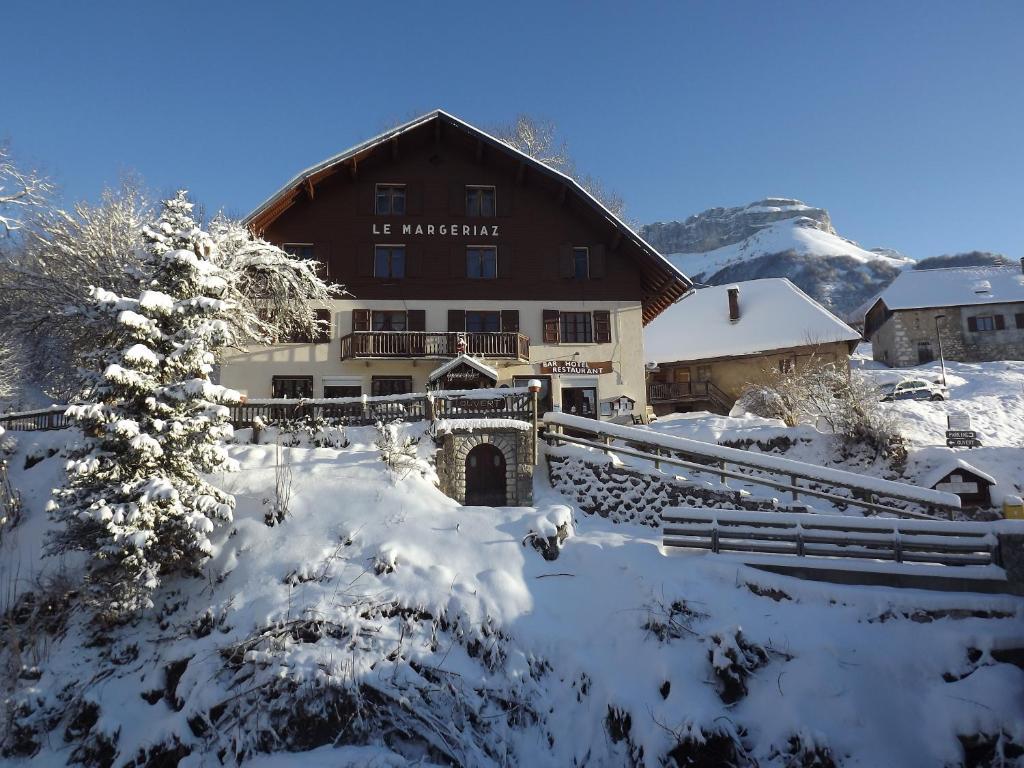 Bar Hotel Restaurant Le Margeriaz Les Deserts  Exterior photo
